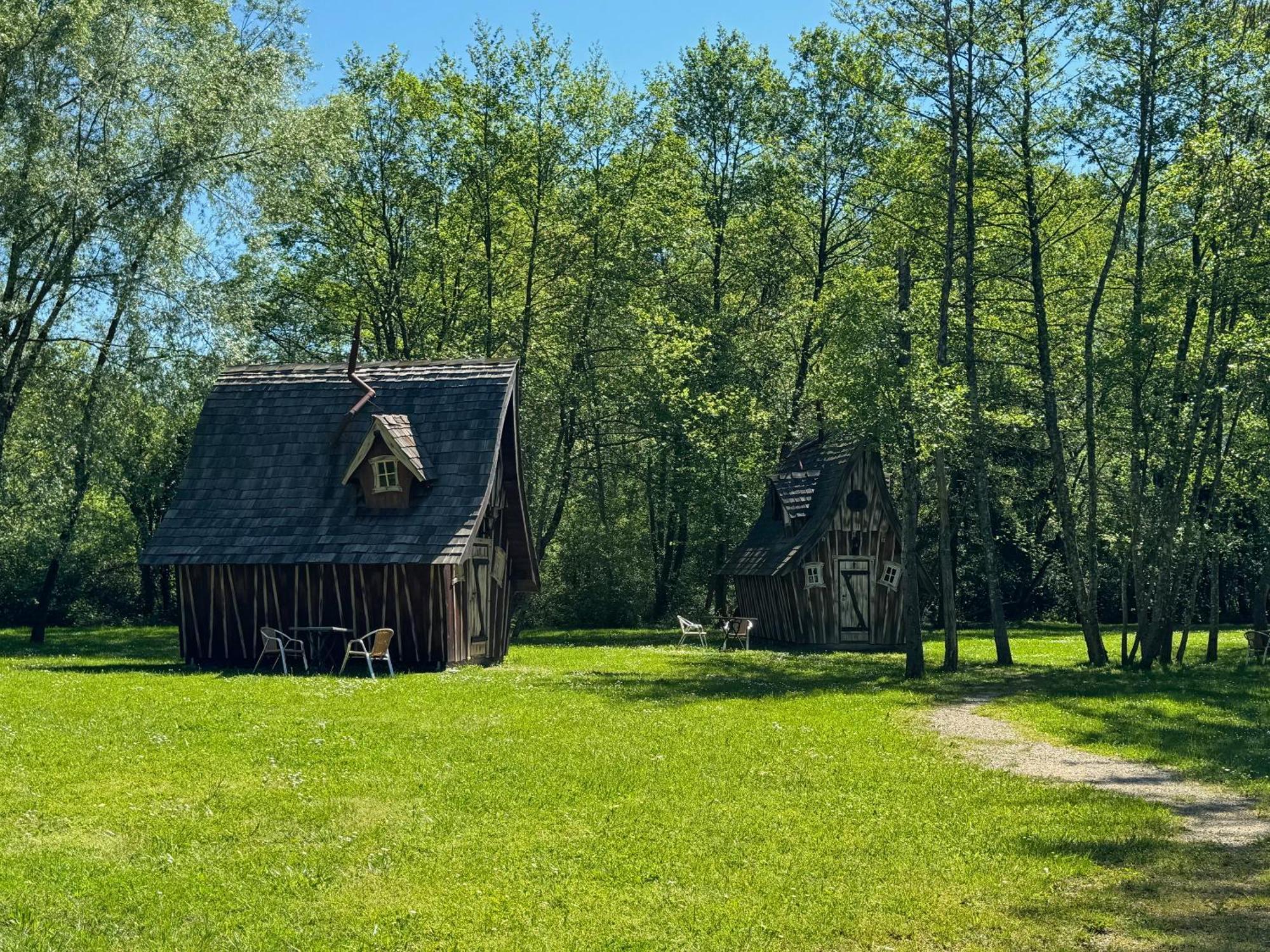 Saint-Alban-de-Montbel Les Lodges Du Lac מראה חיצוני תמונה