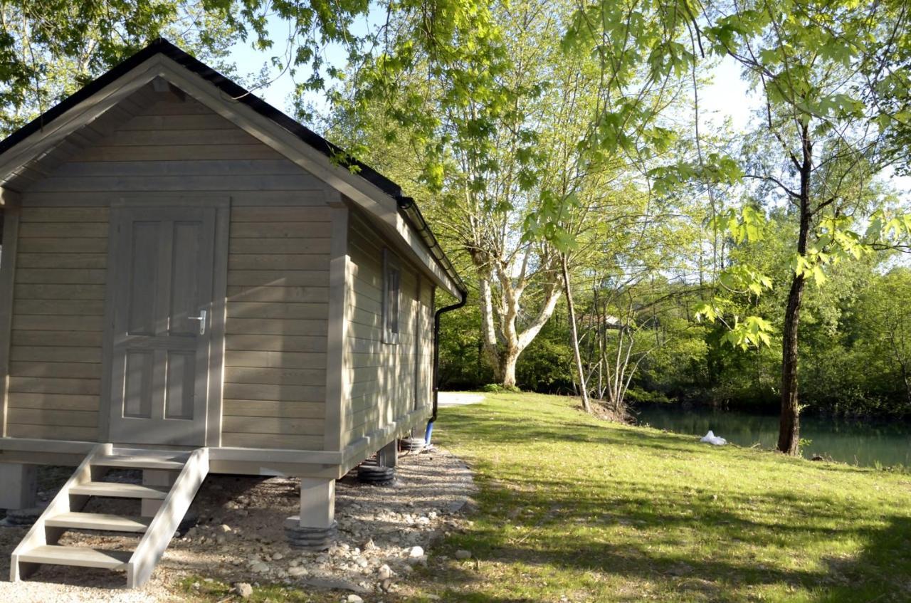 Saint-Alban-de-Montbel Les Lodges Du Lac מראה חיצוני תמונה