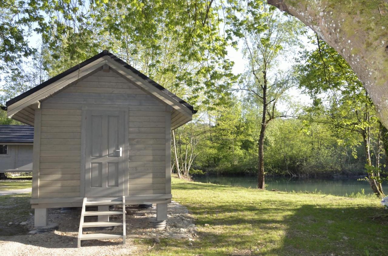 Saint-Alban-de-Montbel Les Lodges Du Lac מראה חיצוני תמונה