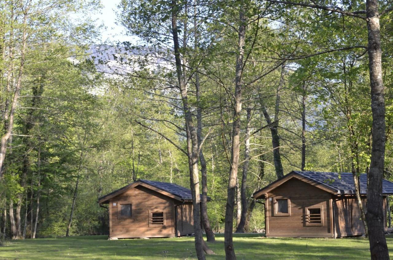 Saint-Alban-de-Montbel Les Lodges Du Lac מראה חיצוני תמונה