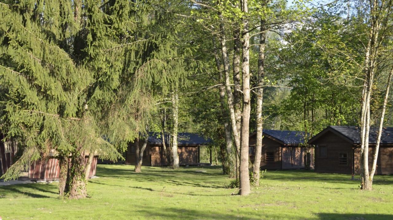 Saint-Alban-de-Montbel Les Lodges Du Lac מראה חיצוני תמונה