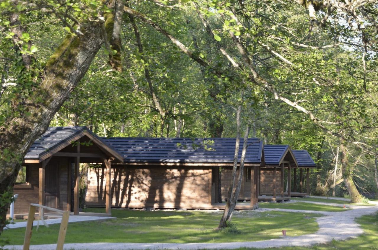 Saint-Alban-de-Montbel Les Lodges Du Lac מראה חיצוני תמונה